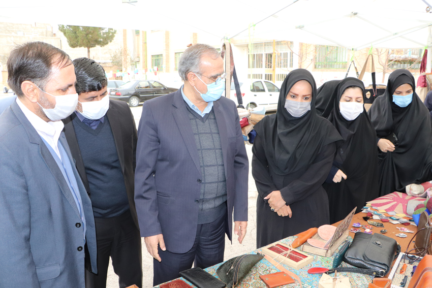 برگزاری نمایشگاه مجازی و نیمه‌حضوری صنایع‌دستی در مدرسه شهید ستاری قرچک